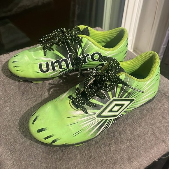 Umbro soccer cleats - Picture 3 of 7